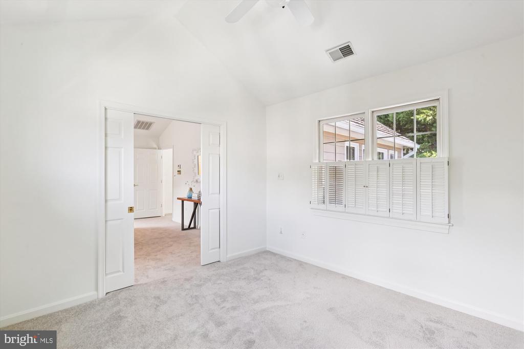 403 Kent Oaks Way