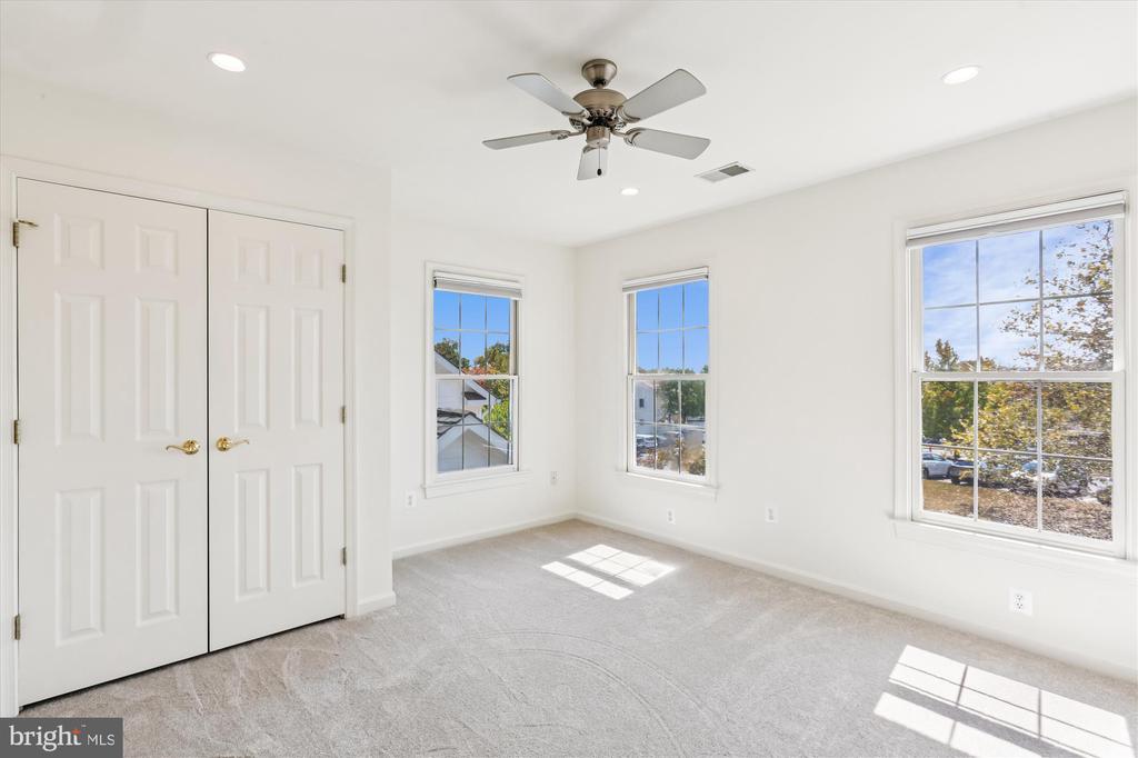 403 Kent Oaks Way