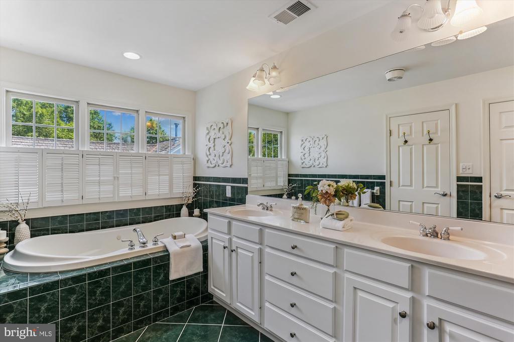 403 Kent Oaks Way