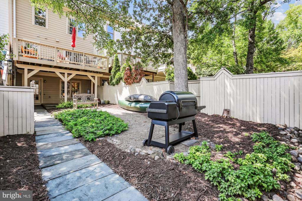 713 Kent Oaks Way