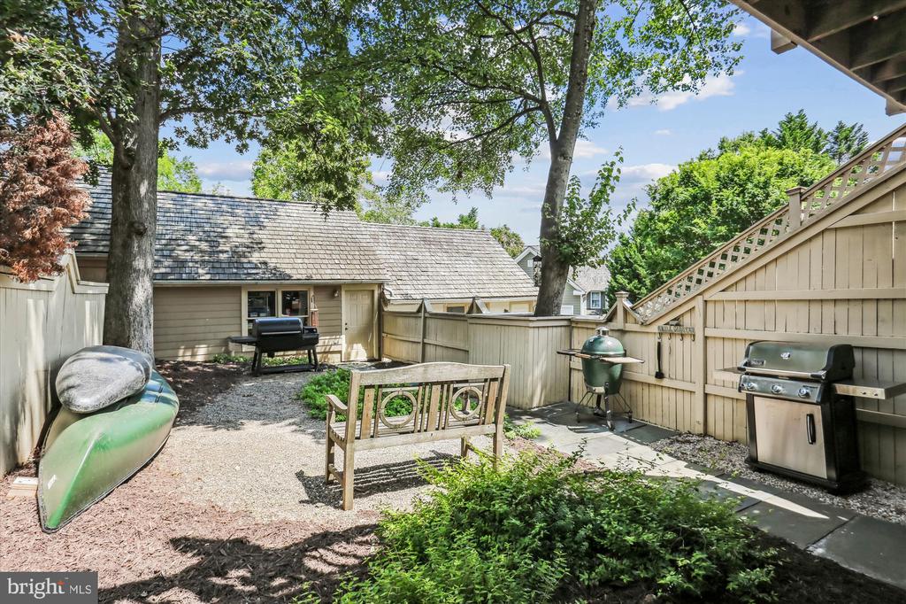 713 Kent Oaks Way