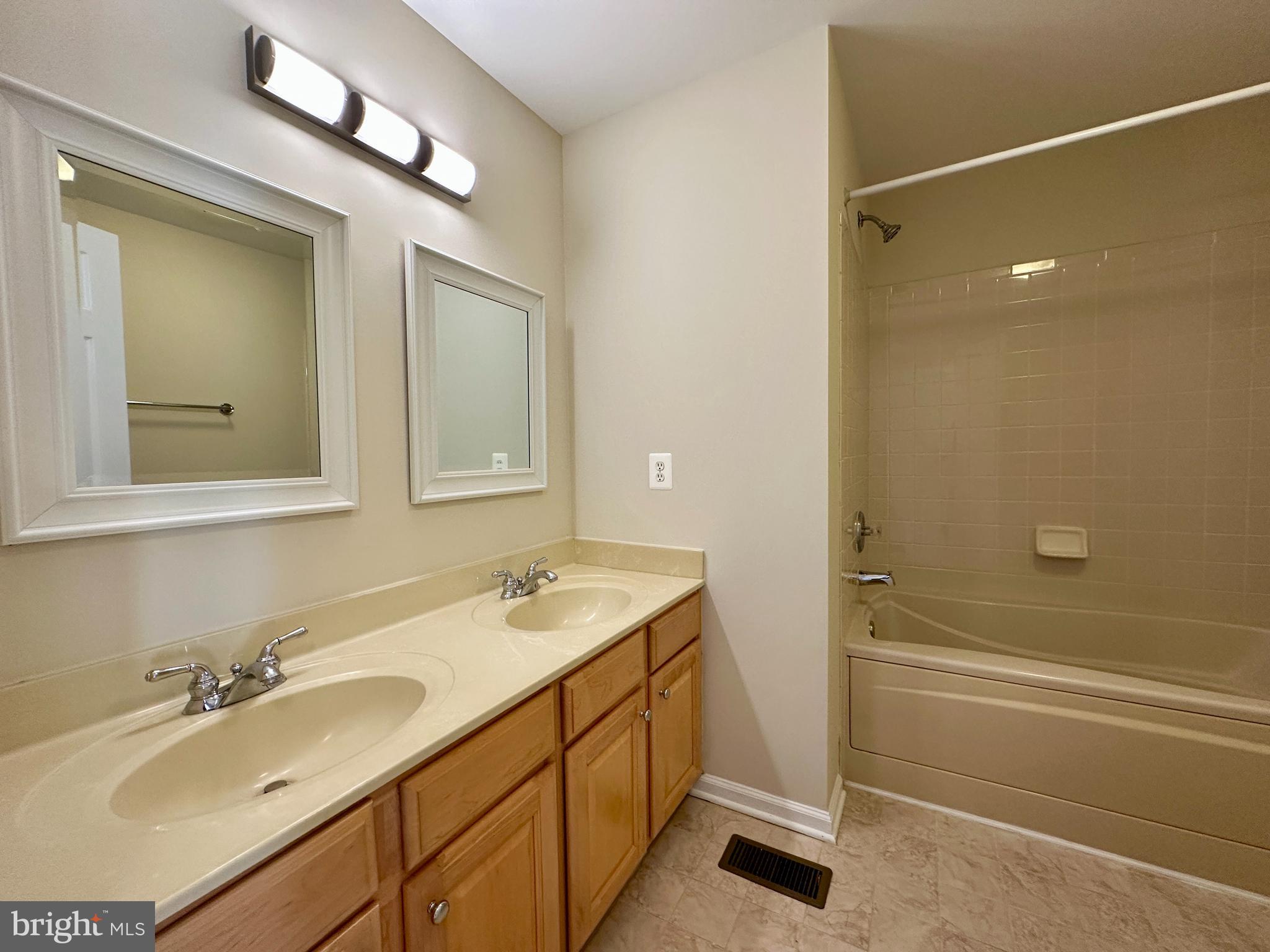 642 MAIN STREET A 642A