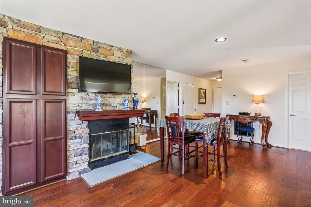 302 RIDGEPOINT PLACE 16