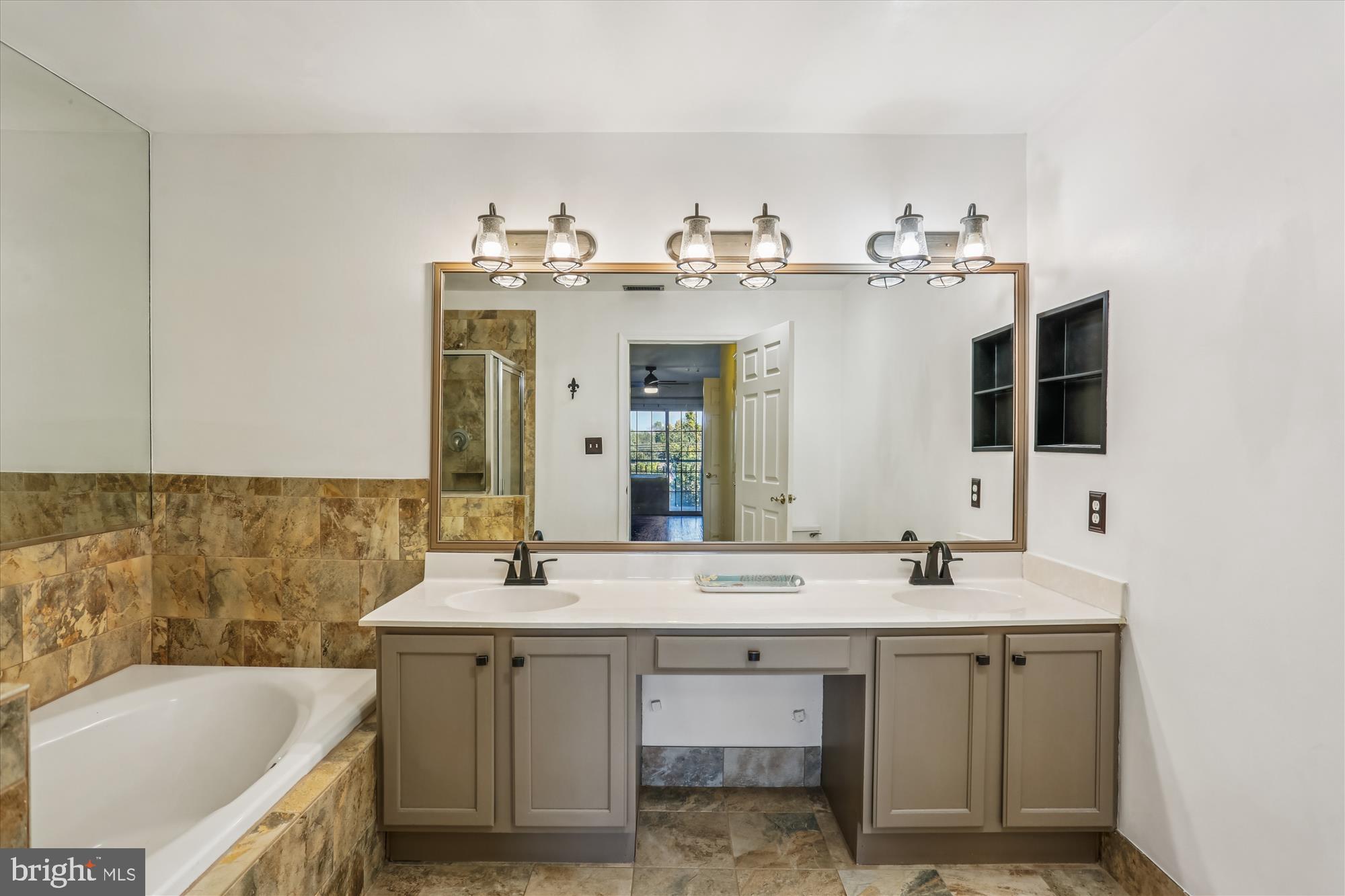 302 RIDGEPOINT PLACE 16