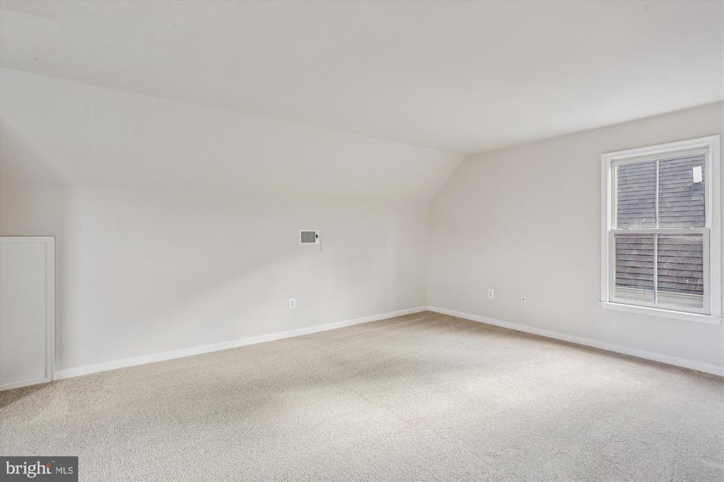 664 LAKE VARUNA MEWS