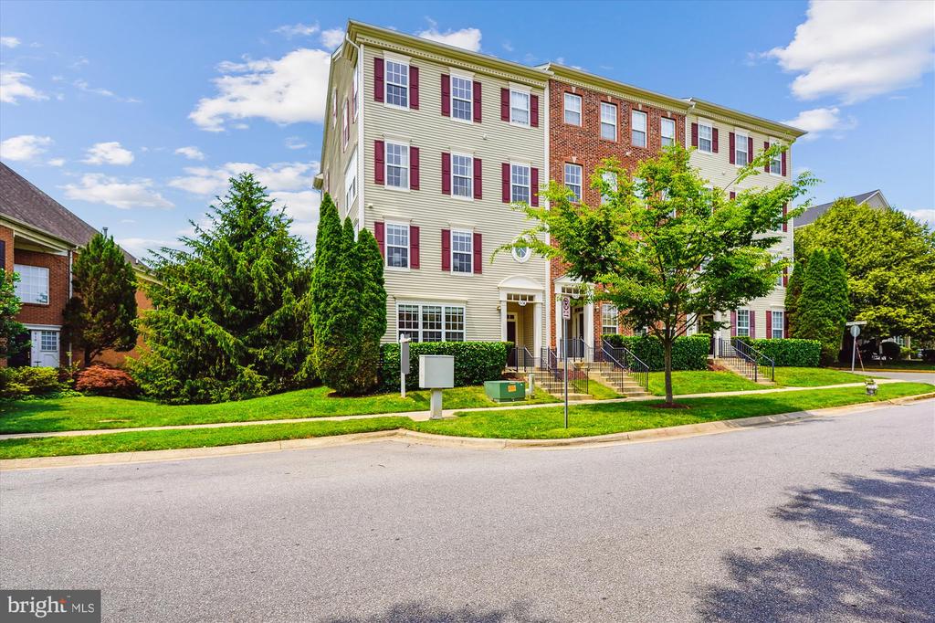 604 HIGHLAND RIDGE AVENUE 100