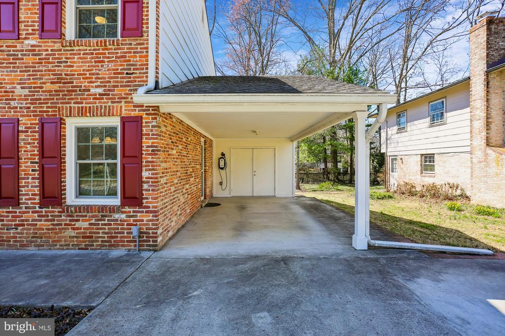 738 TIFFANY COURT