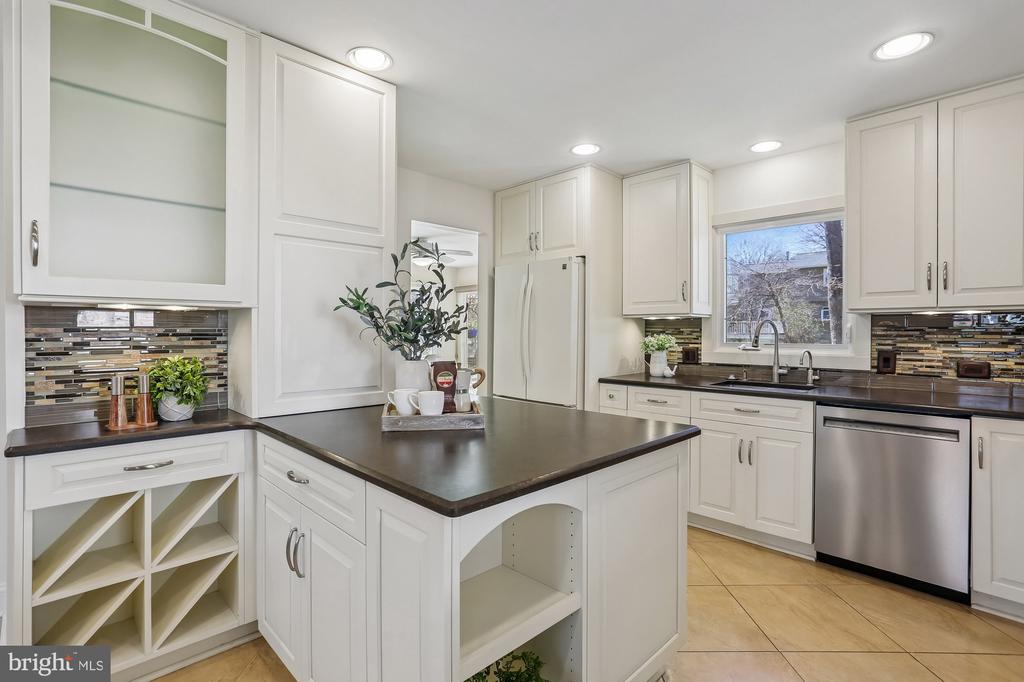 738 TIFFANY COURT
