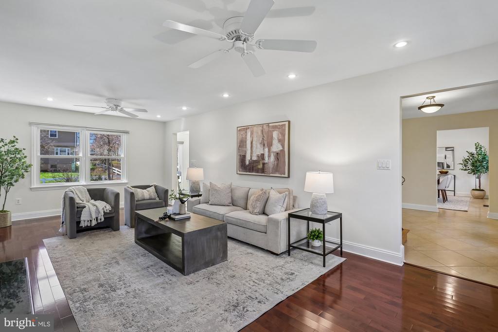 738 TIFFANY COURT