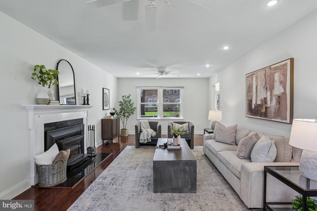 738 TIFFANY COURT