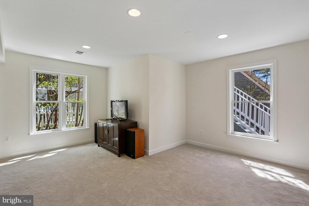 306 BECKWITH STREET