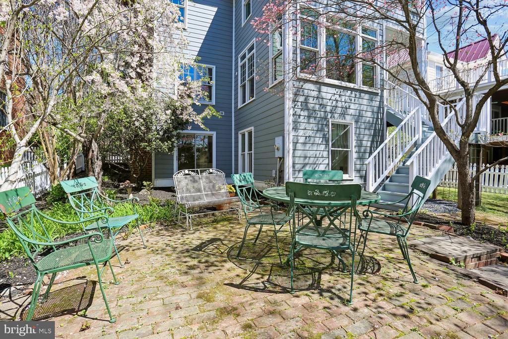 306 BECKWITH STREET
