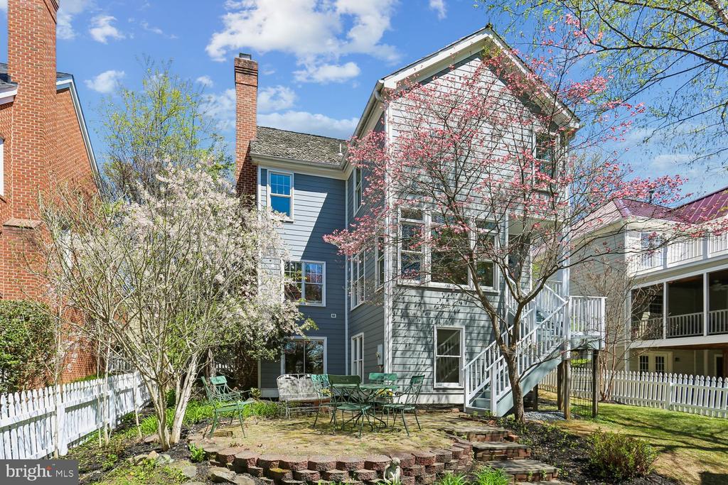 306 BECKWITH STREET