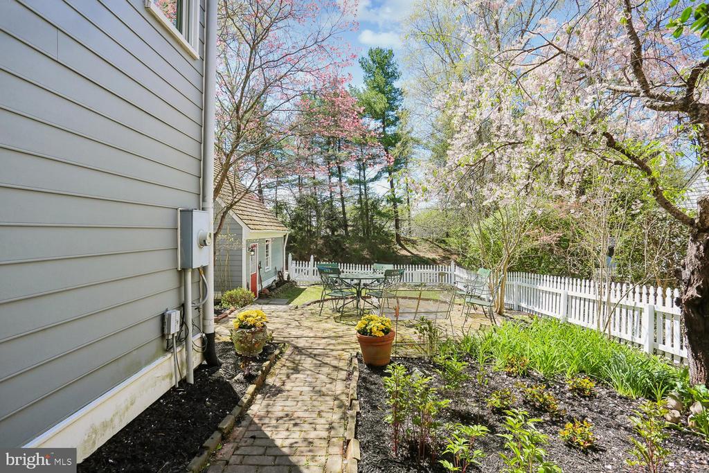 306 BECKWITH STREET