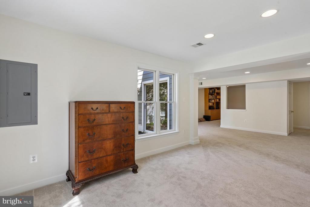 306 BECKWITH STREET