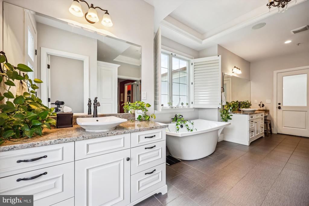 12900 QUAIL RUN COURT
