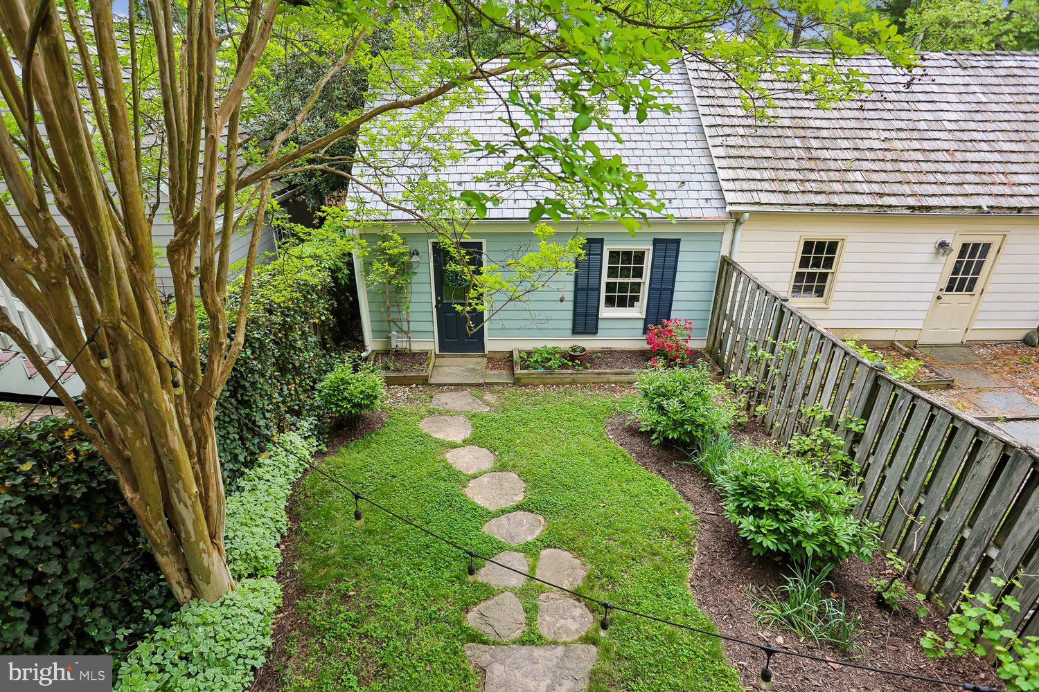 222 BECKWITH STREET