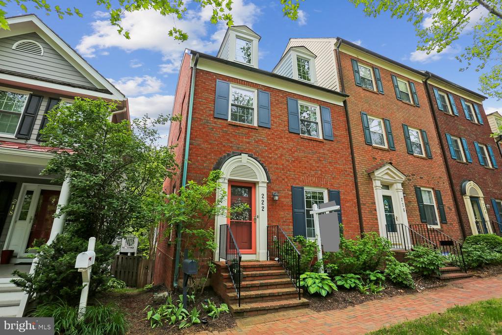 222 BECKWITH STREET