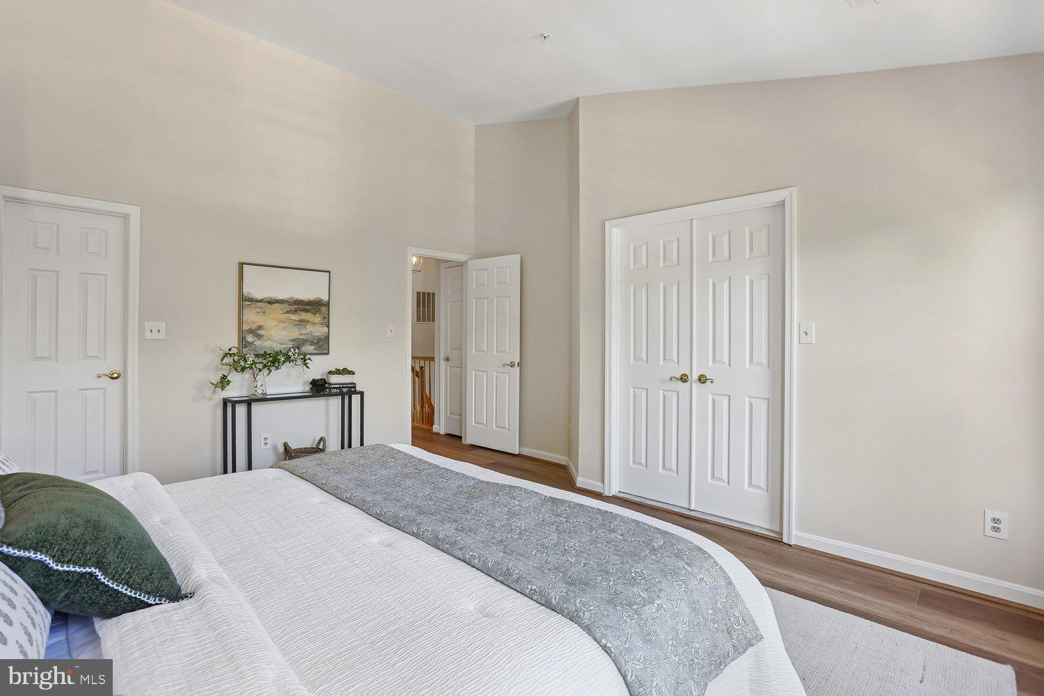 536 TSCHIFFELY SQUARE ROAD