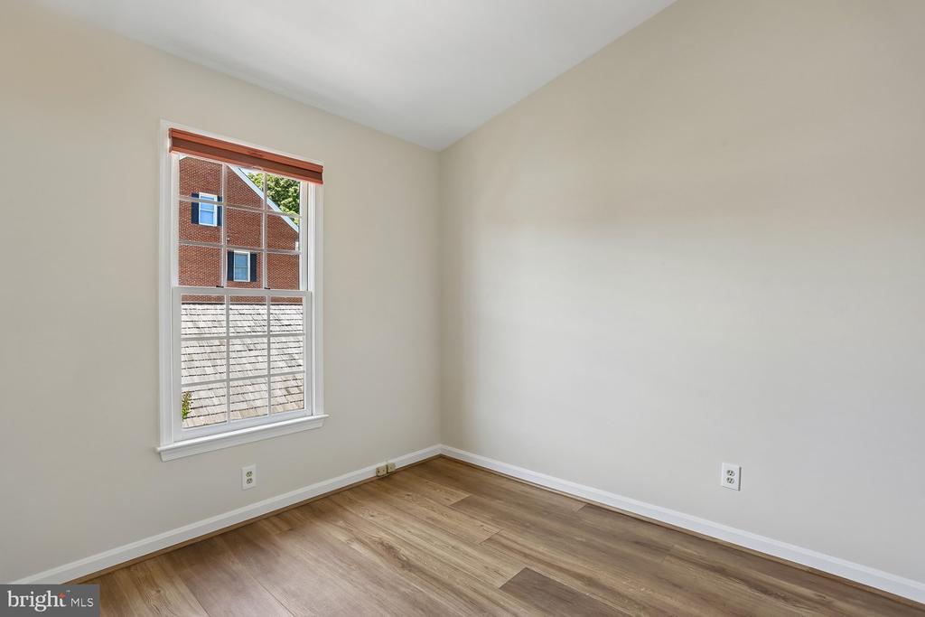 536 TSCHIFFELY SQUARE ROAD