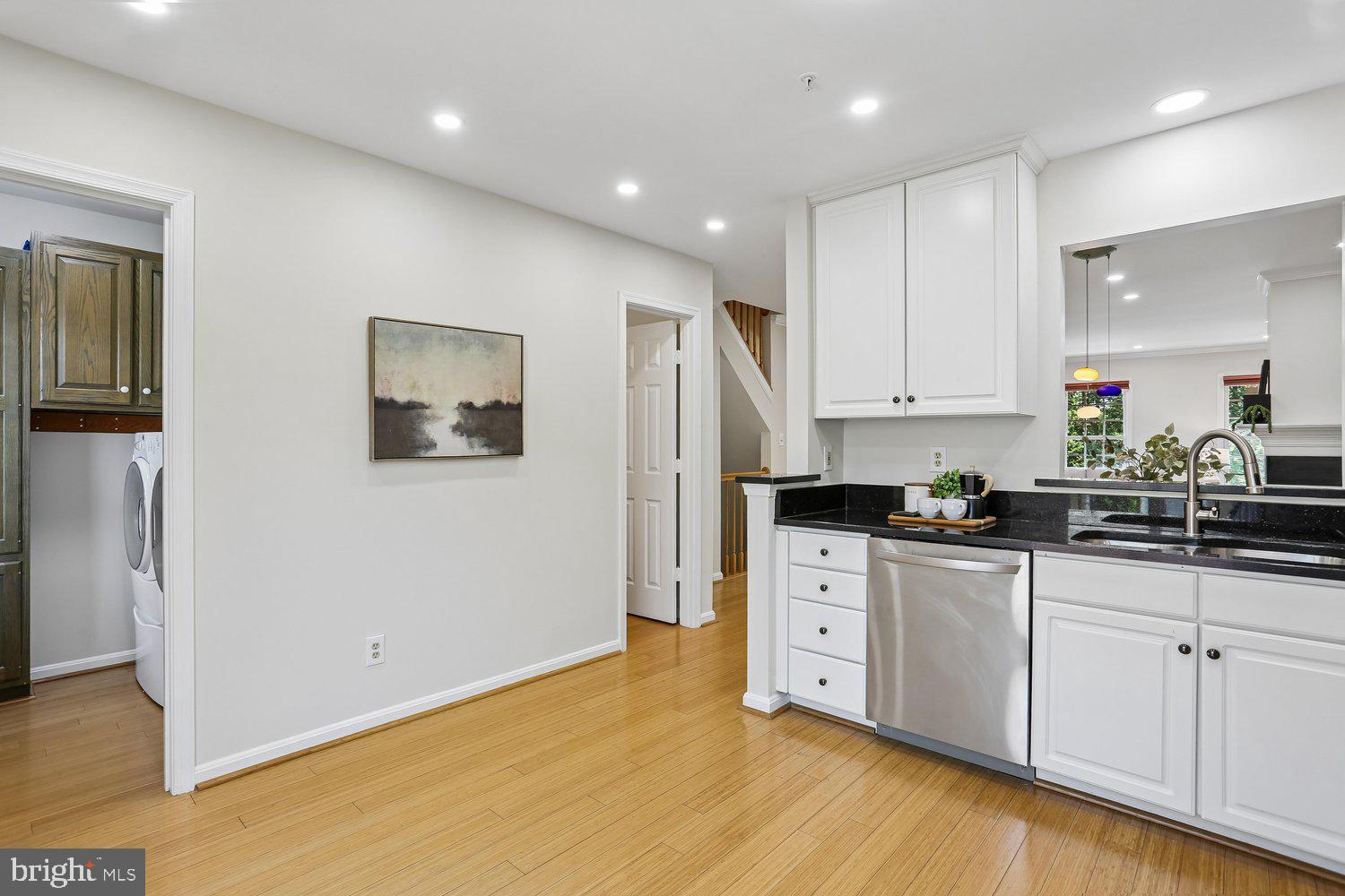 536 TSCHIFFELY SQUARE ROAD