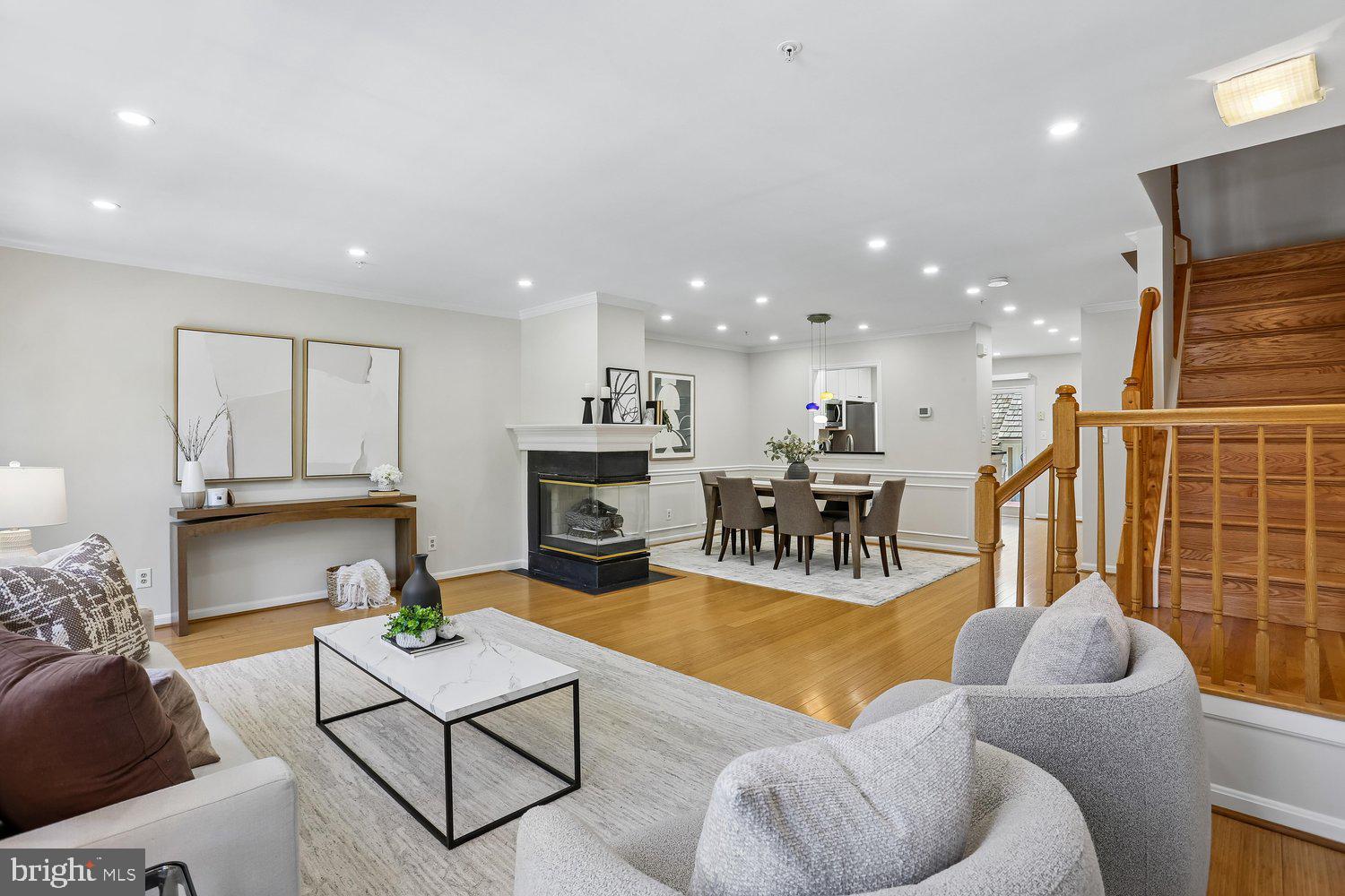 536 TSCHIFFELY SQUARE ROAD