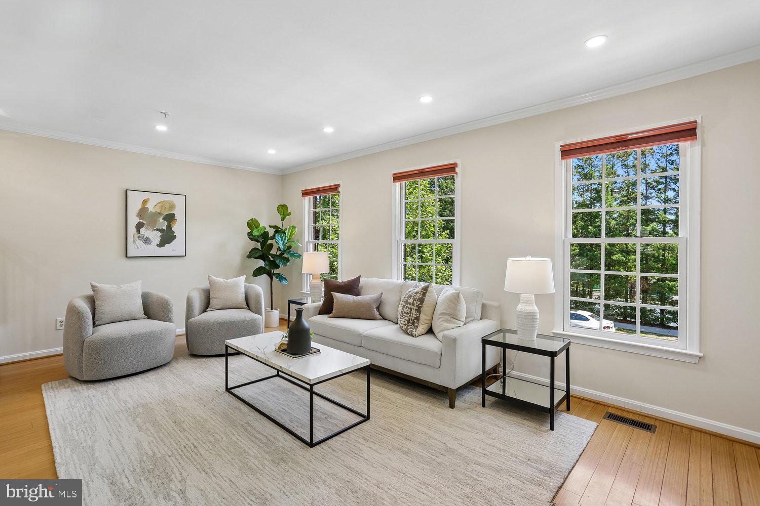536 TSCHIFFELY SQUARE ROAD