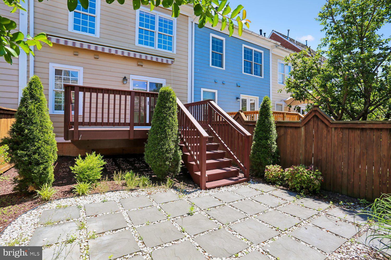 536 TSCHIFFELY SQUARE ROAD