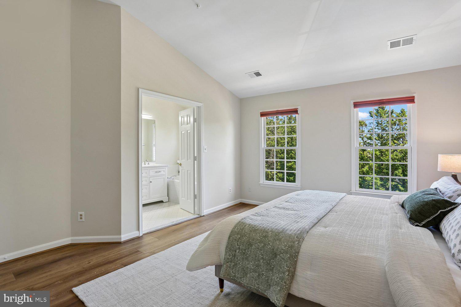 536 TSCHIFFELY SQUARE ROAD