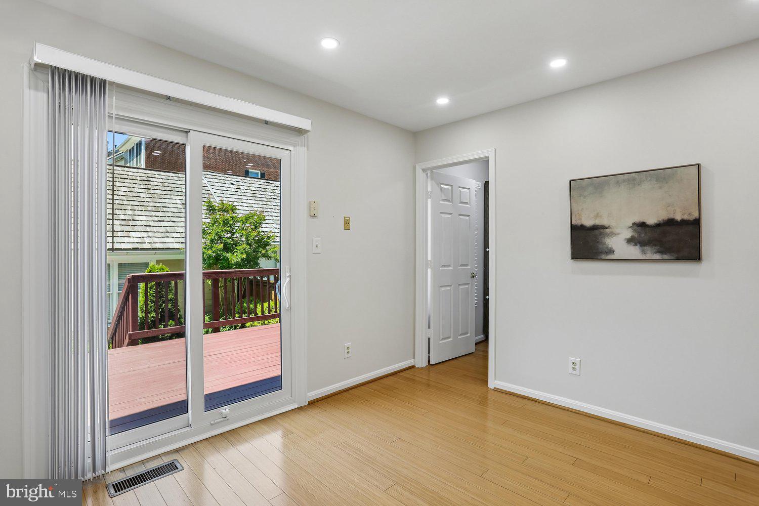 536 TSCHIFFELY SQUARE ROAD
