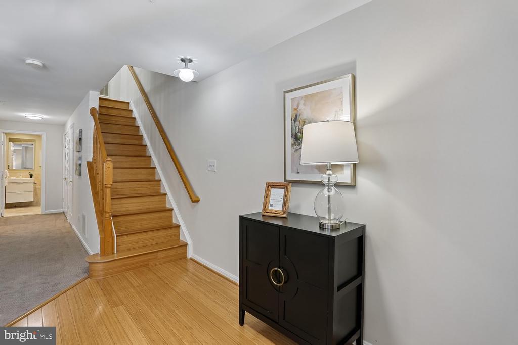536 TSCHIFFELY SQUARE ROAD