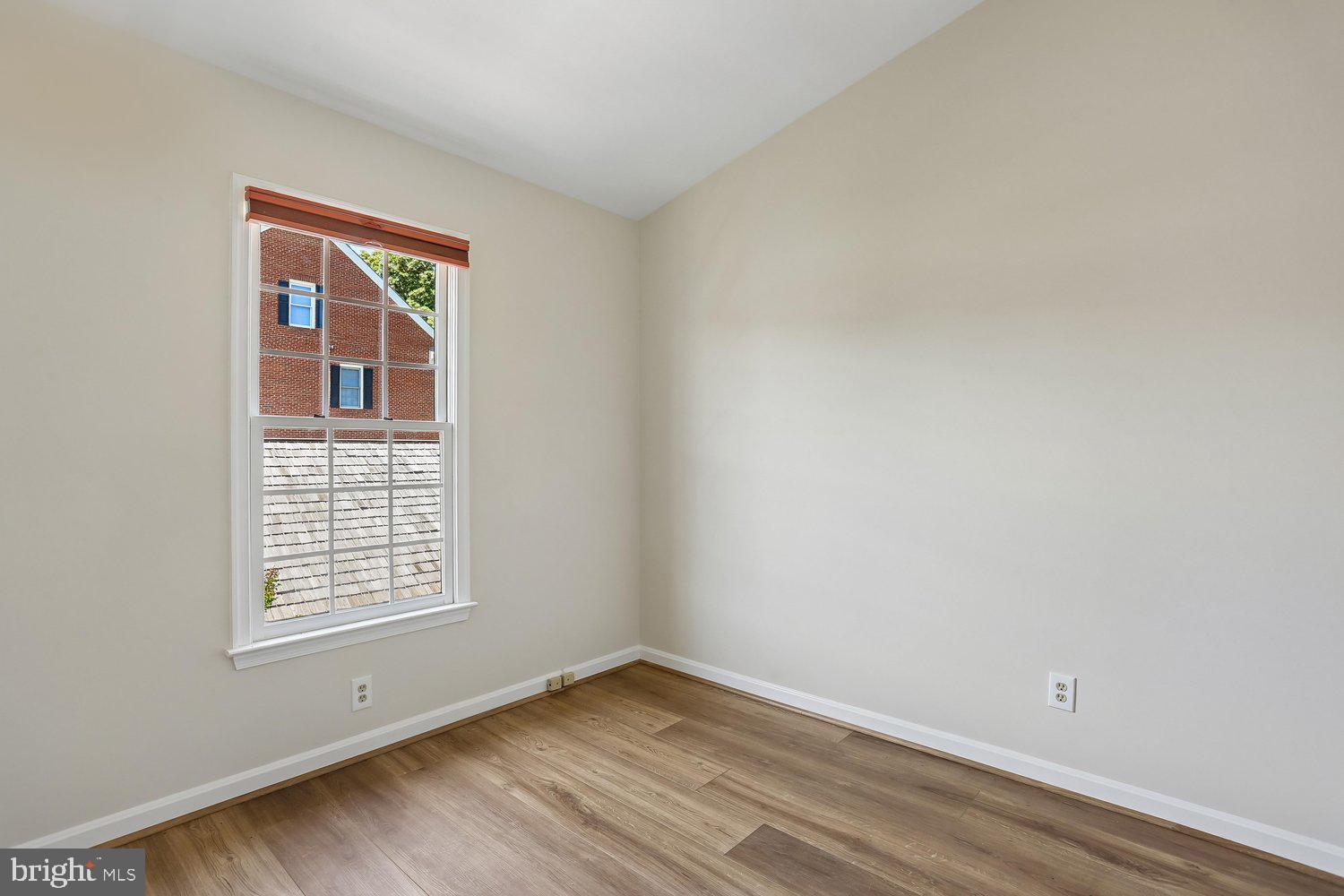 536 TSCHIFFELY SQUARE ROAD
