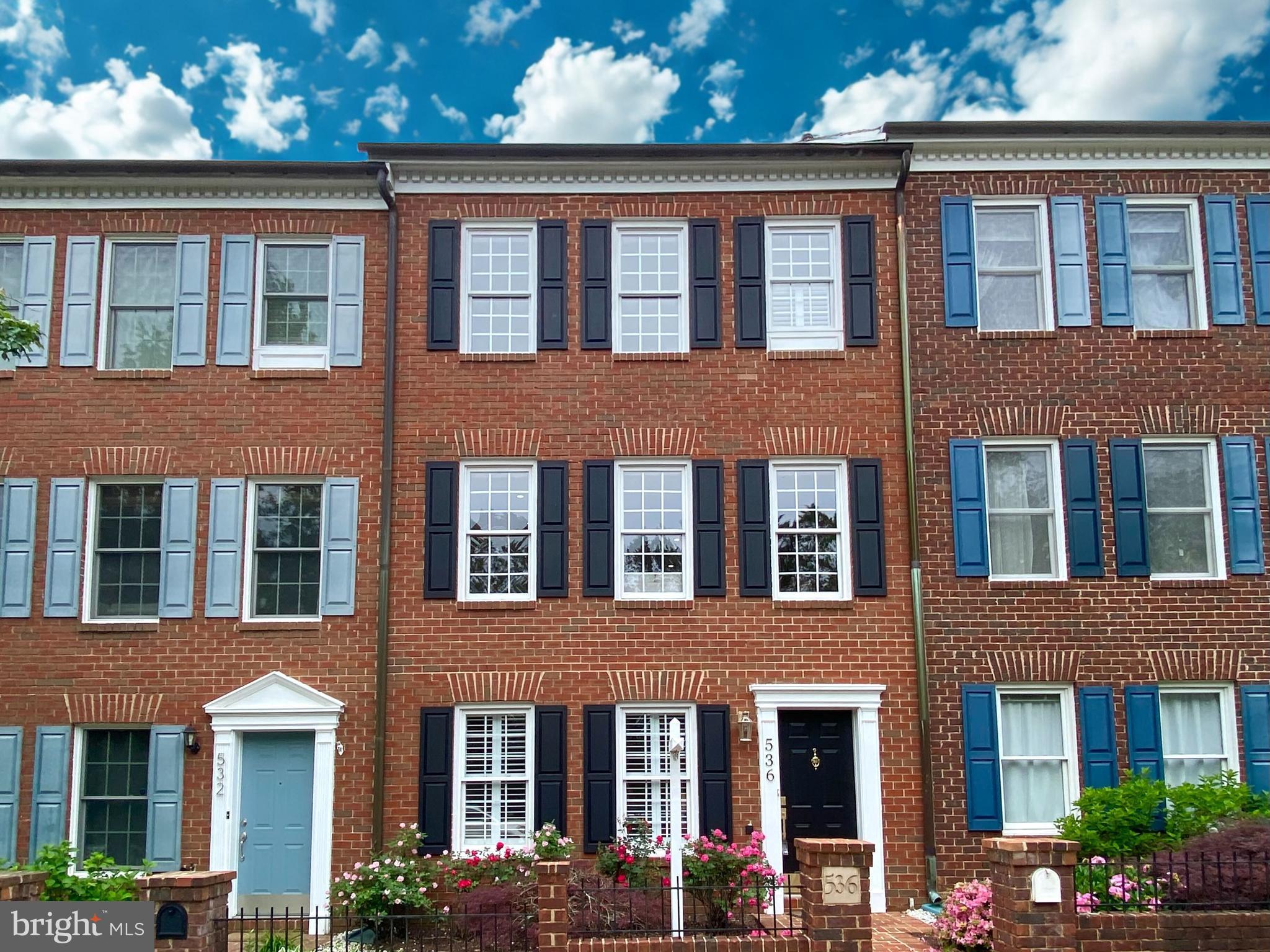 536 TSCHIFFELY SQUARE ROAD