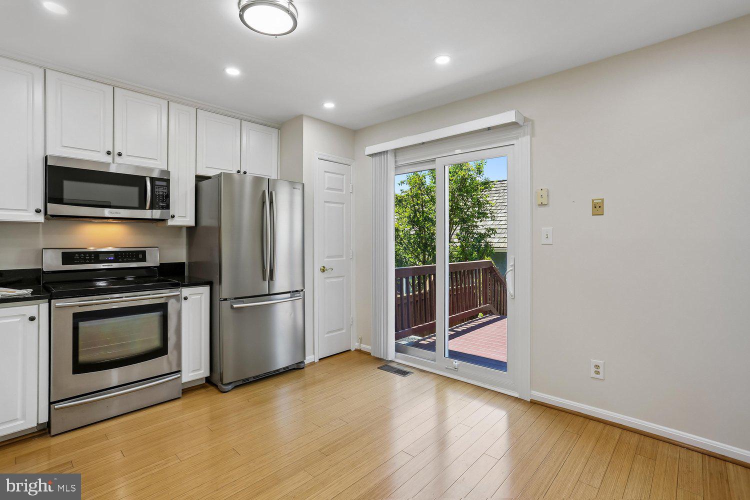 536 TSCHIFFELY SQUARE ROAD
