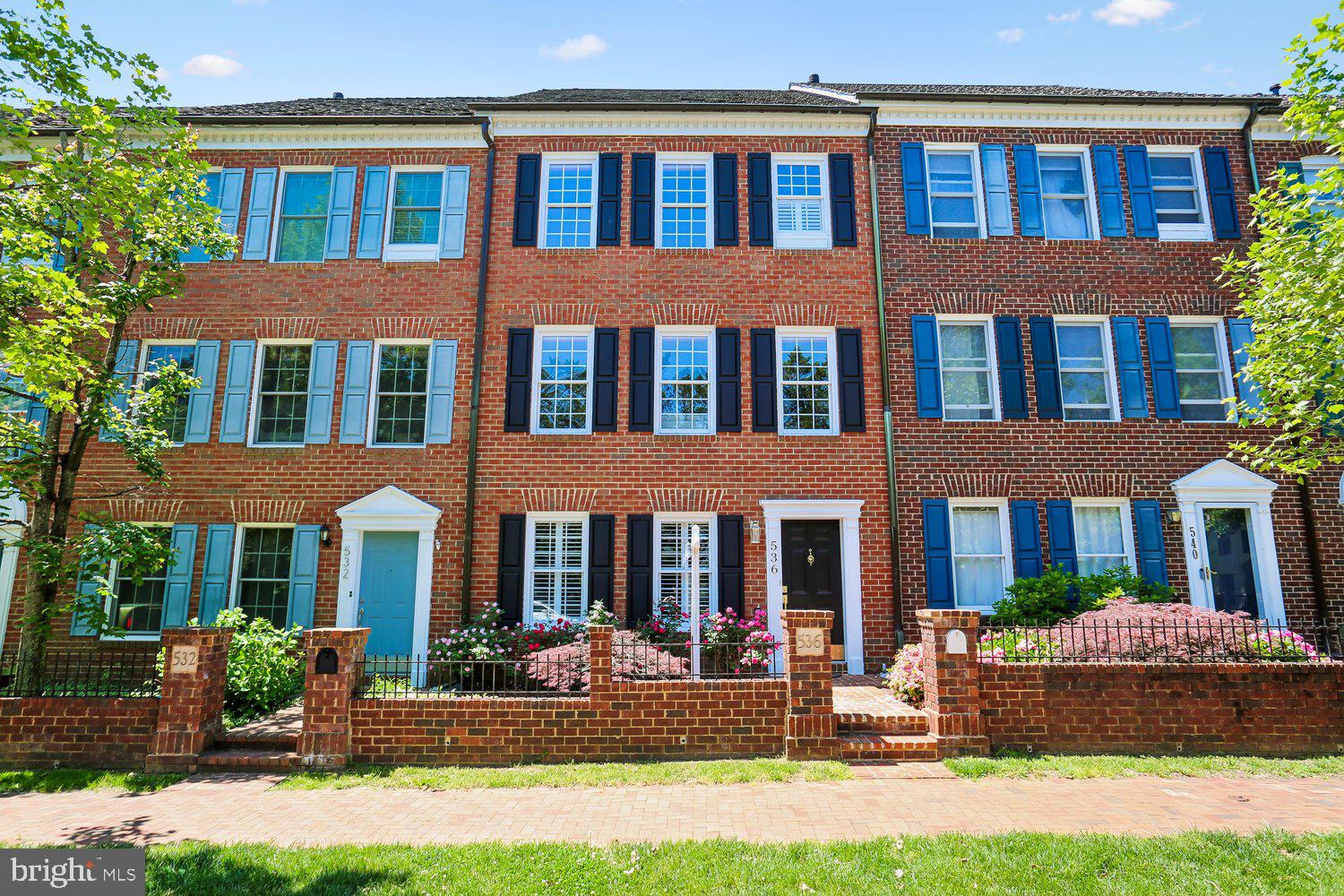 536 TSCHIFFELY SQUARE ROAD