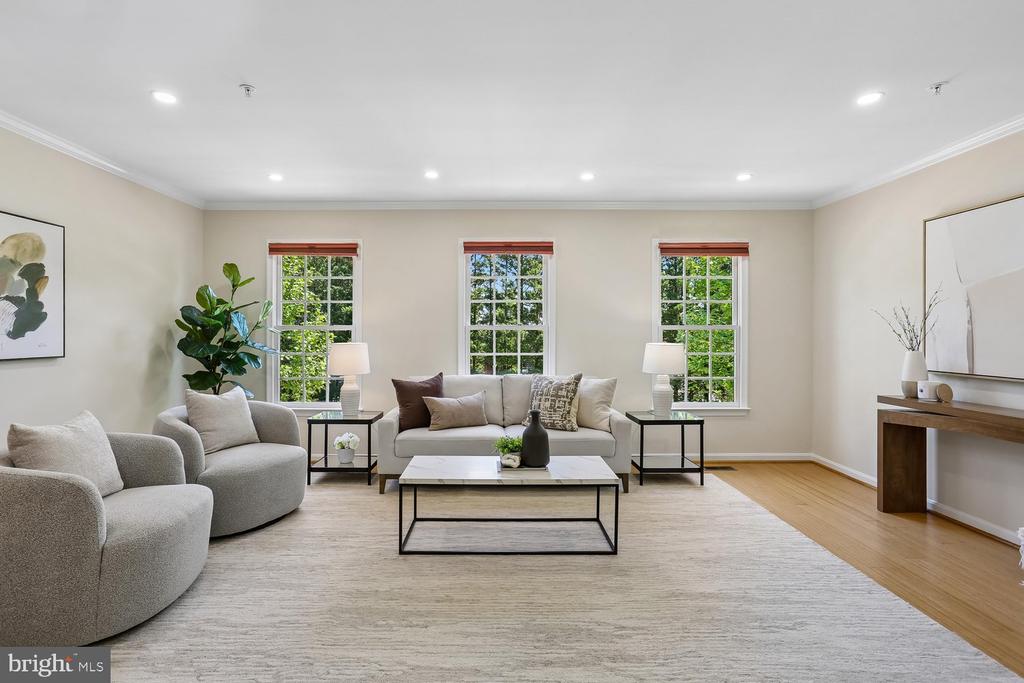 536 TSCHIFFELY SQUARE ROAD