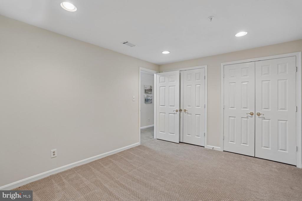 536 TSCHIFFELY SQUARE ROAD