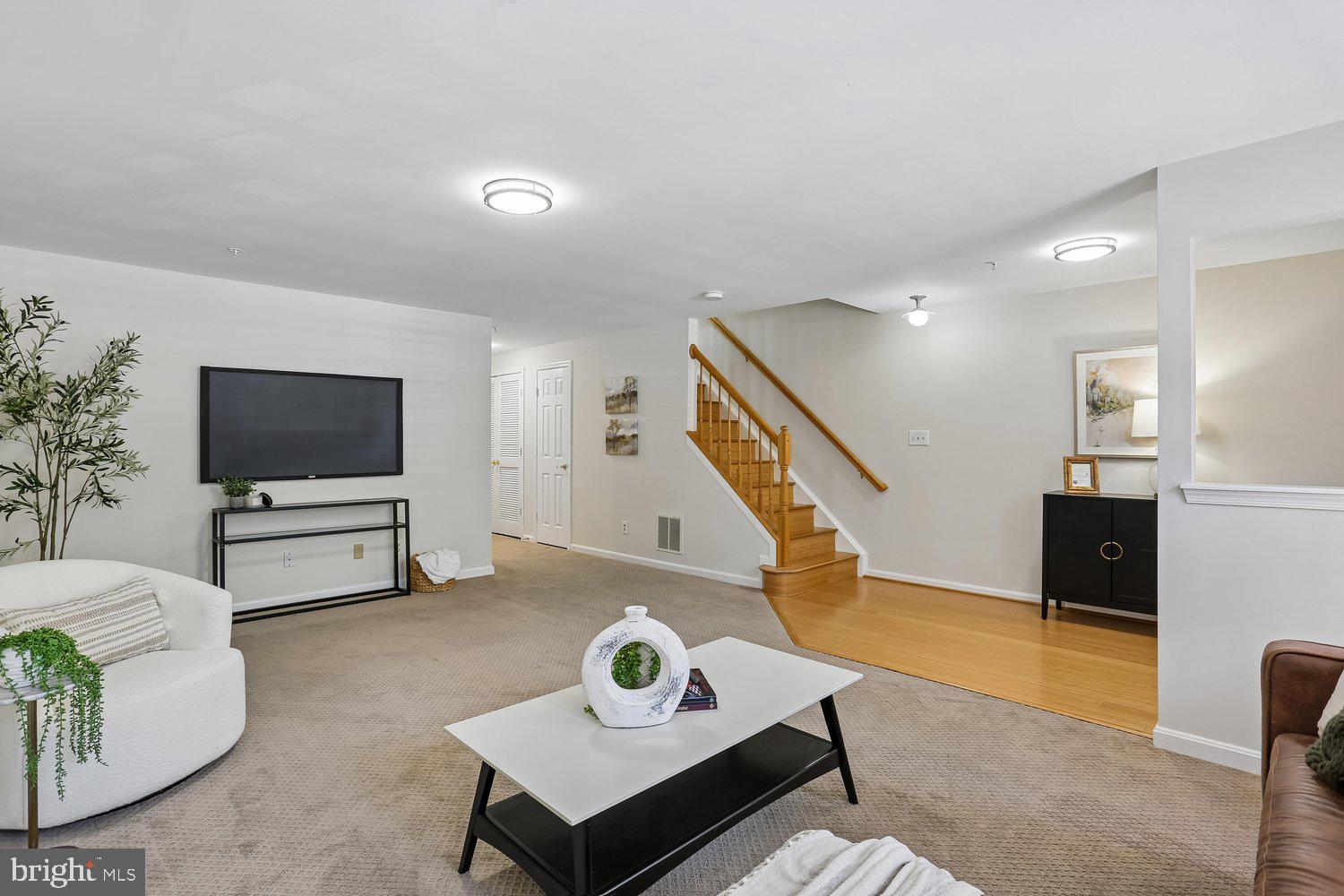 536 TSCHIFFELY SQUARE ROAD
