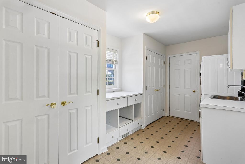 230 KENT OAKS WAY