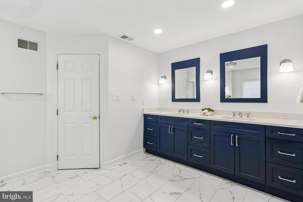 230 KENT OAKS WAY