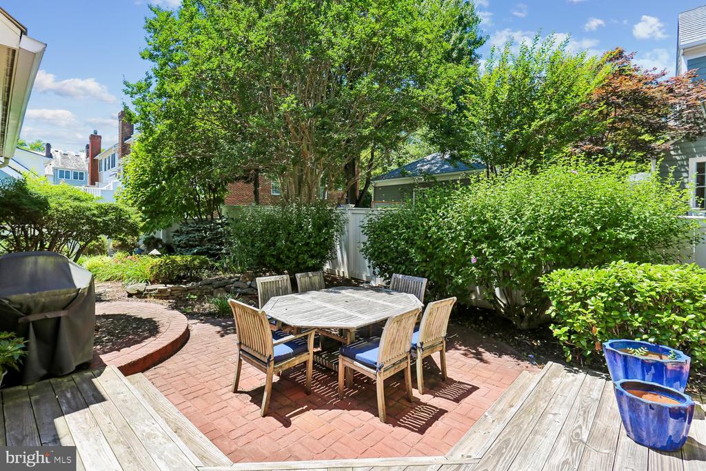 230 KENT OAKS WAY