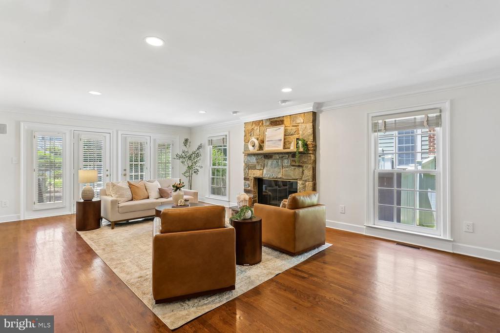 230 KENT OAKS WAY