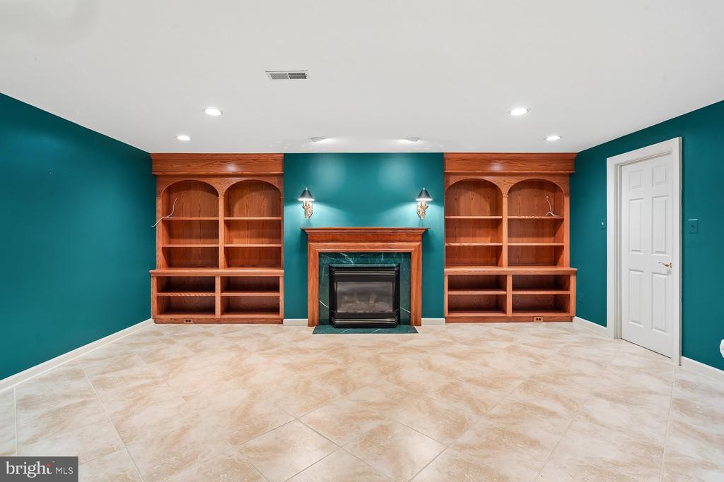 230 KENT OAKS WAY