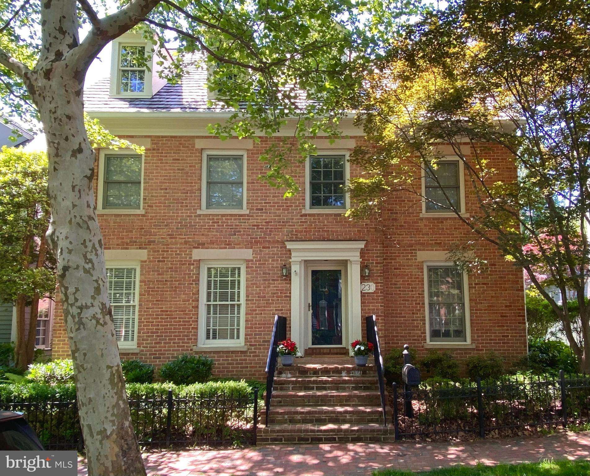 230 KENT OAKS WAY