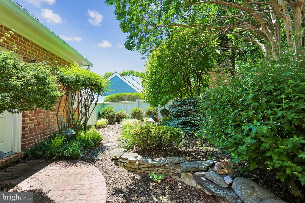 230 KENT OAKS WAY