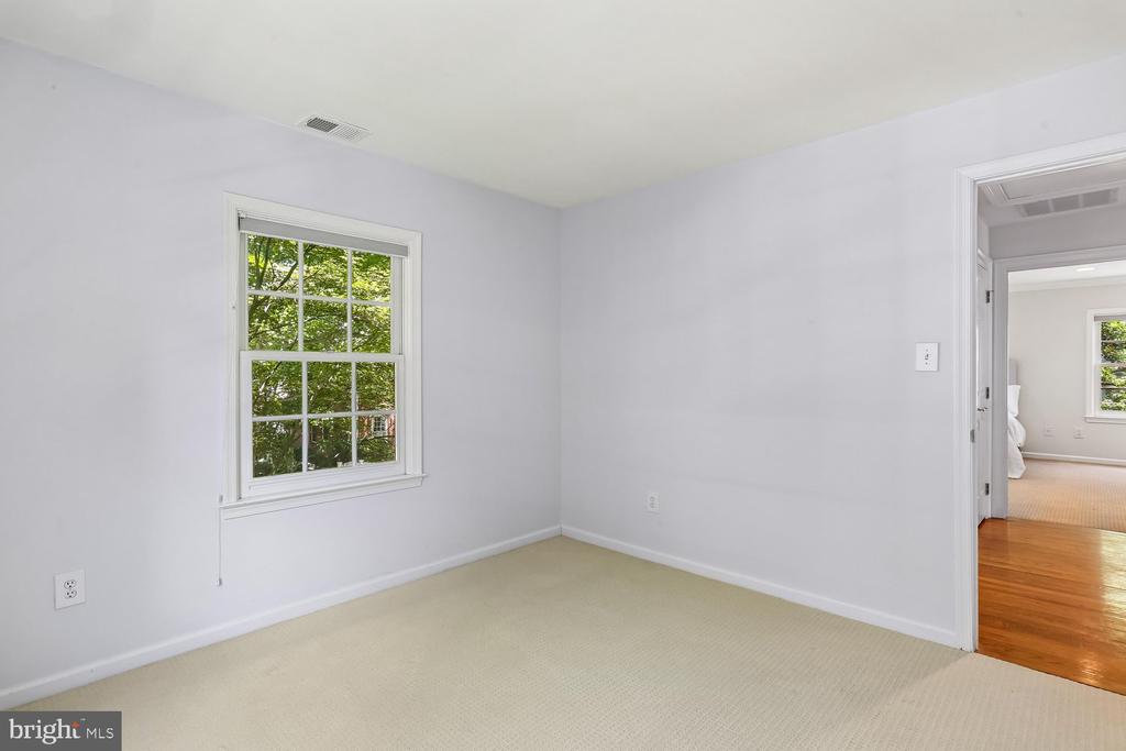 230 KENT OAKS WAY