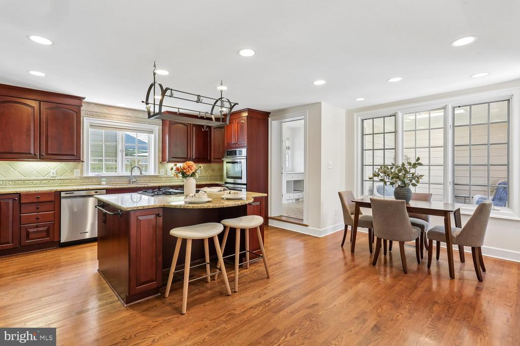230 KENT OAKS WAY