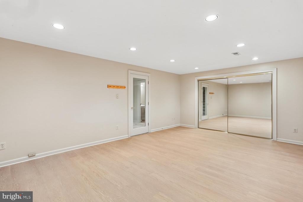 230 KENT OAKS WAY