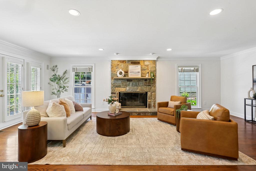 230 KENT OAKS WAY