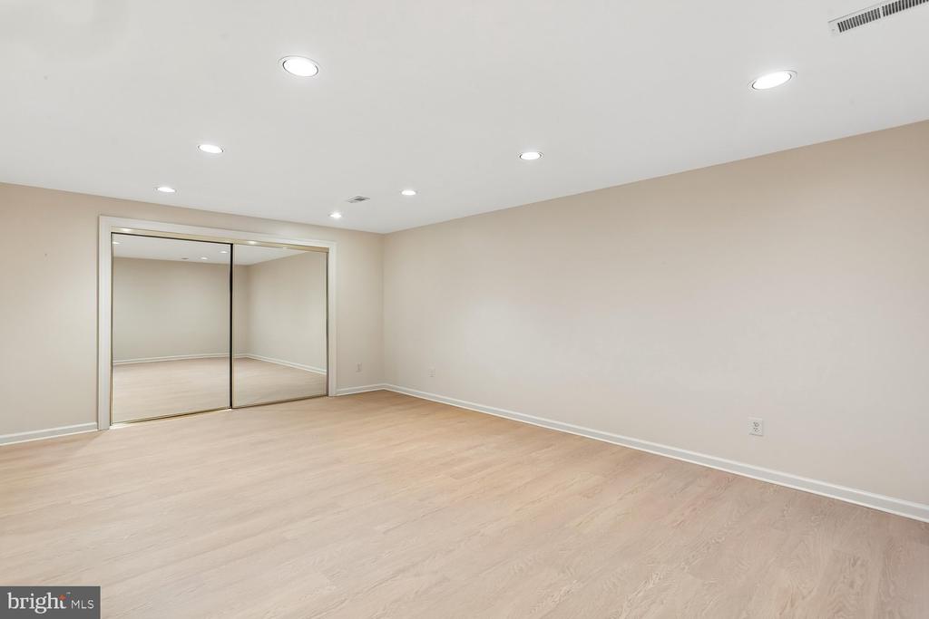 230 KENT OAKS WAY